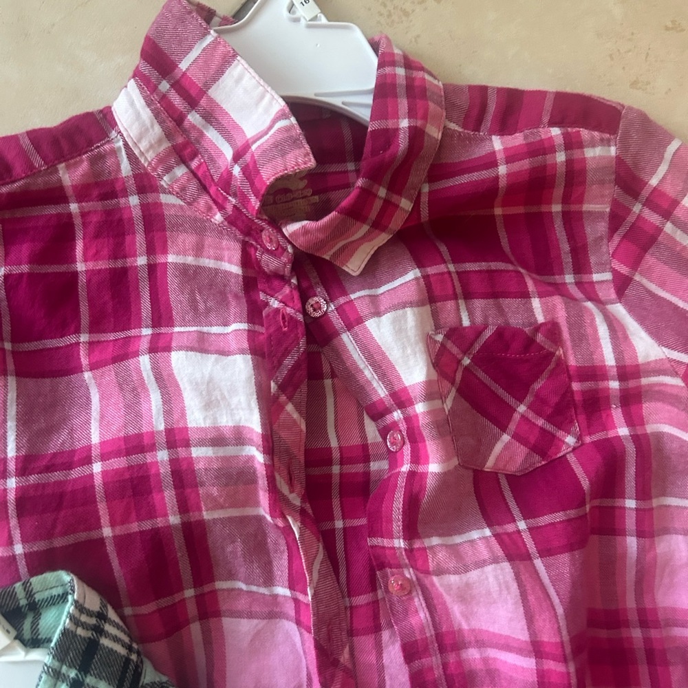 Flannels - Picture 3 of 4